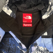 Supreme x The North Face jakke (Str. M)