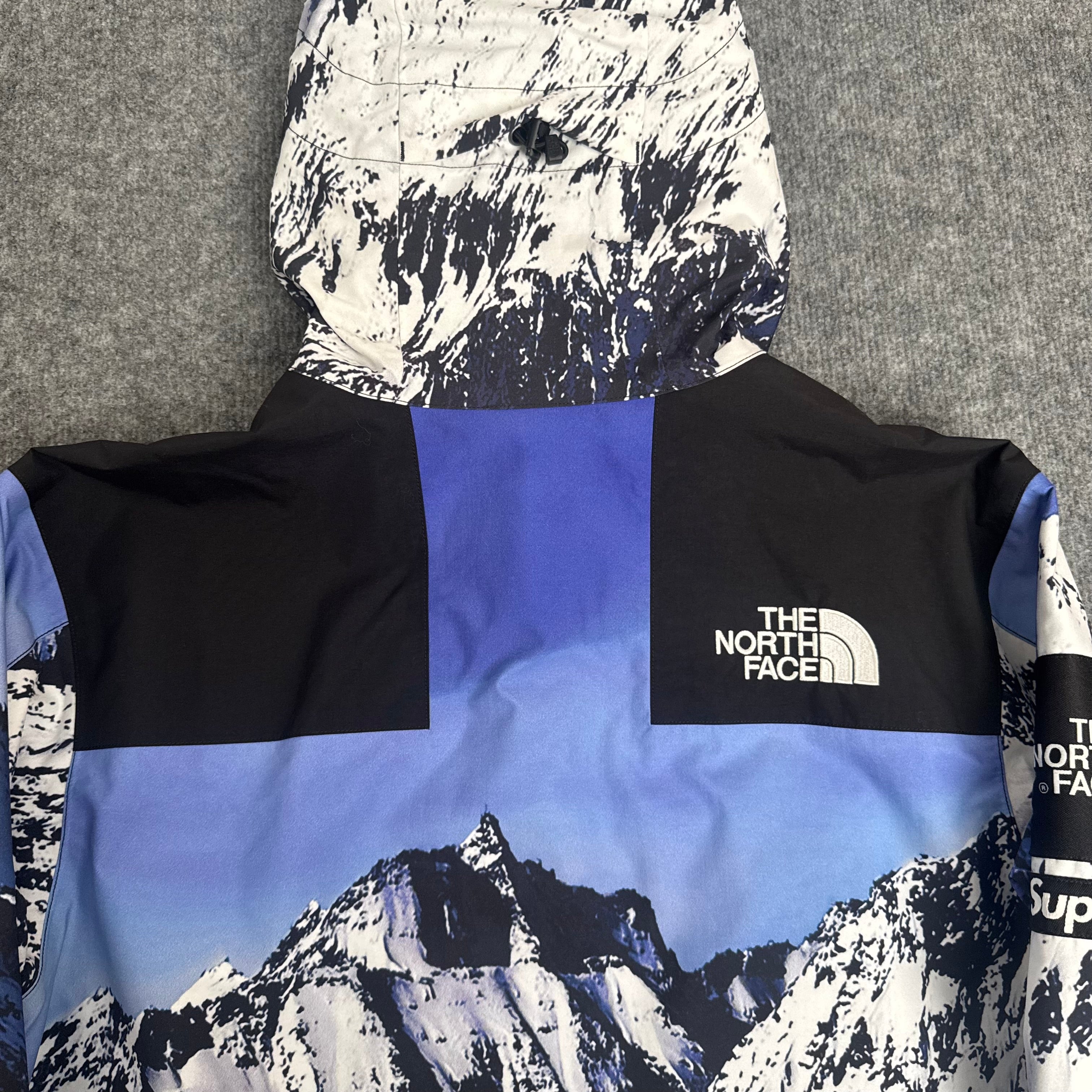 Supreme x The North Face jakke (Str. M)