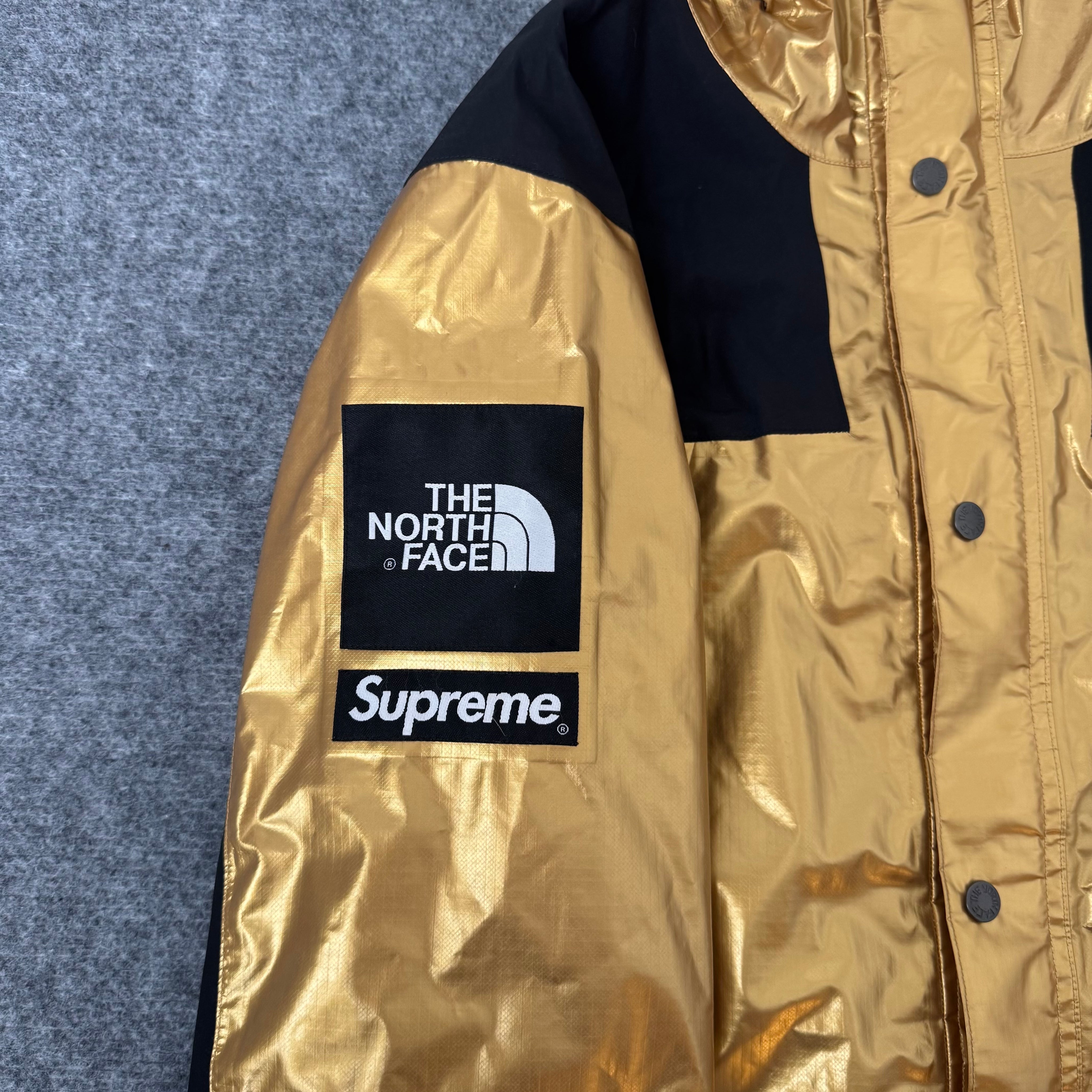 Supreme x The North Face jakke (Str. M)