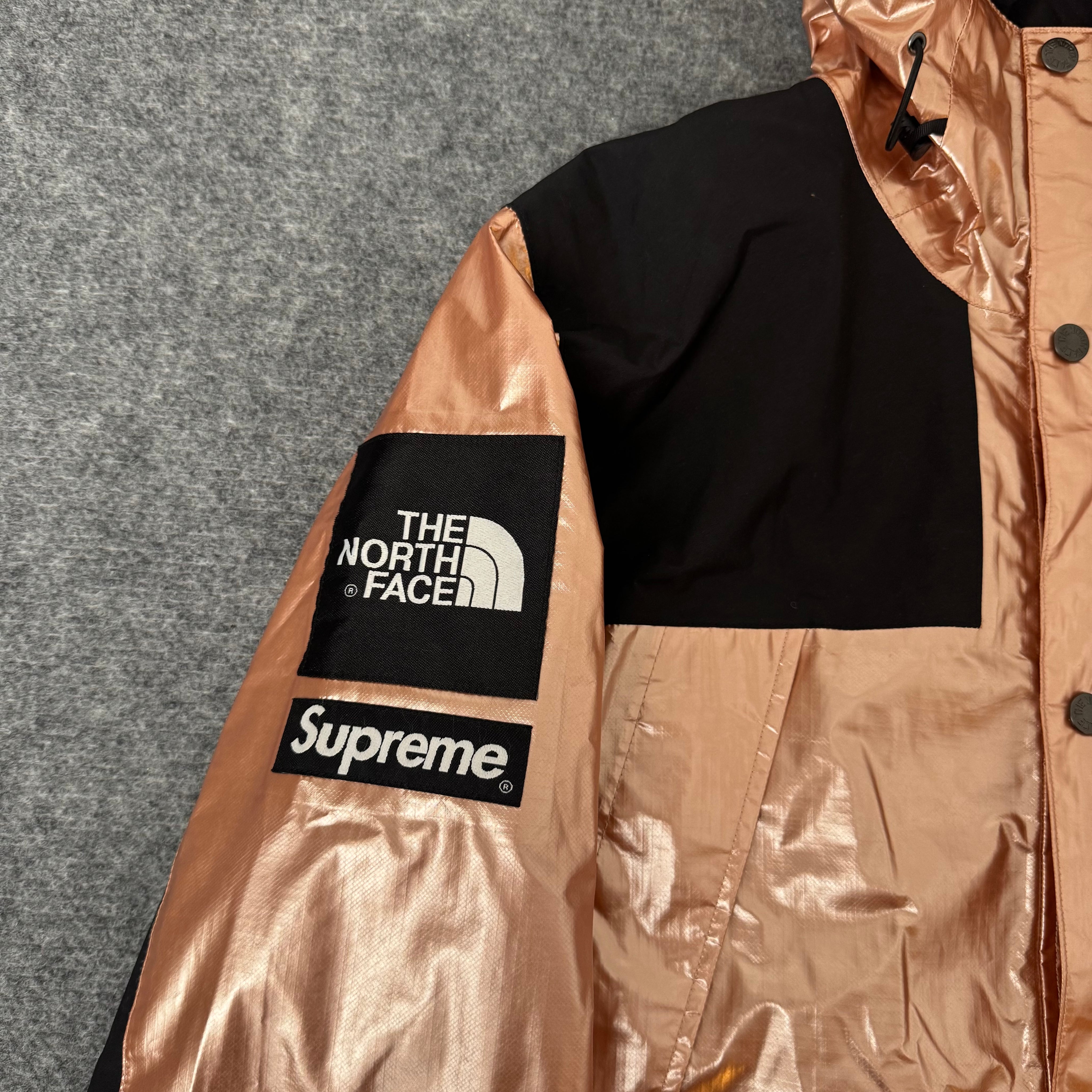 Supreme x The North Face jakke (Str. M)