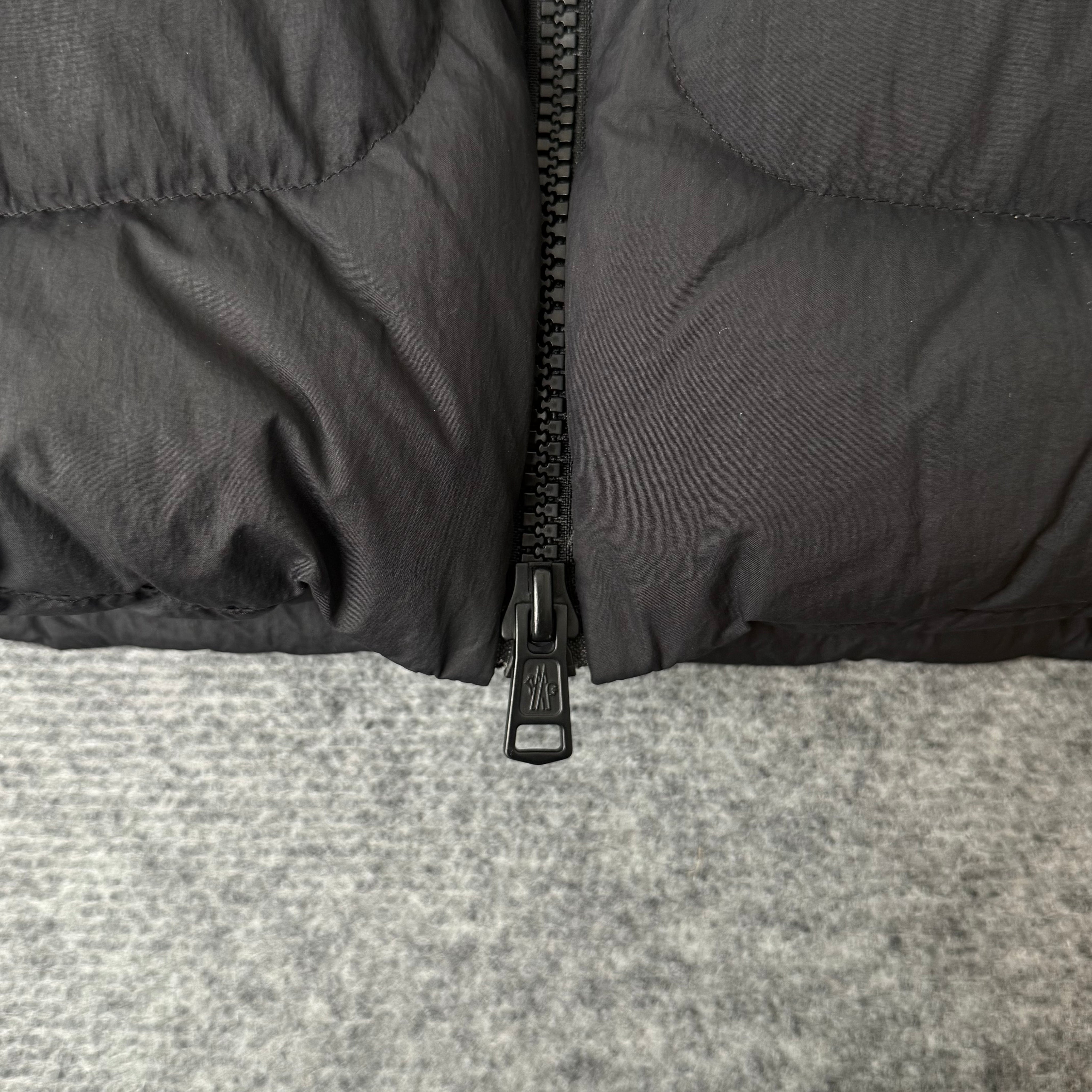 Moncler jakke (Str. S)