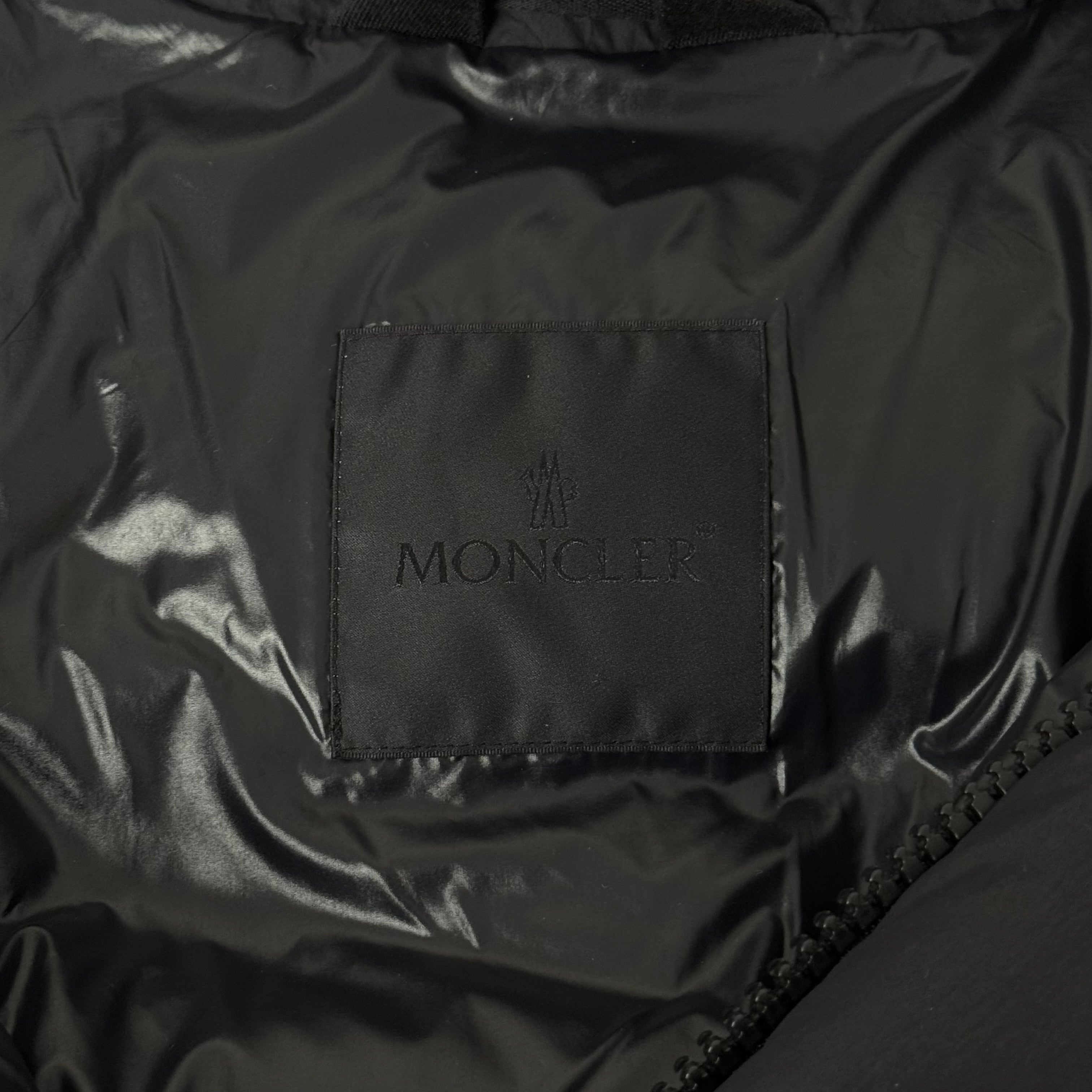 Moncler jakke (Str. S)