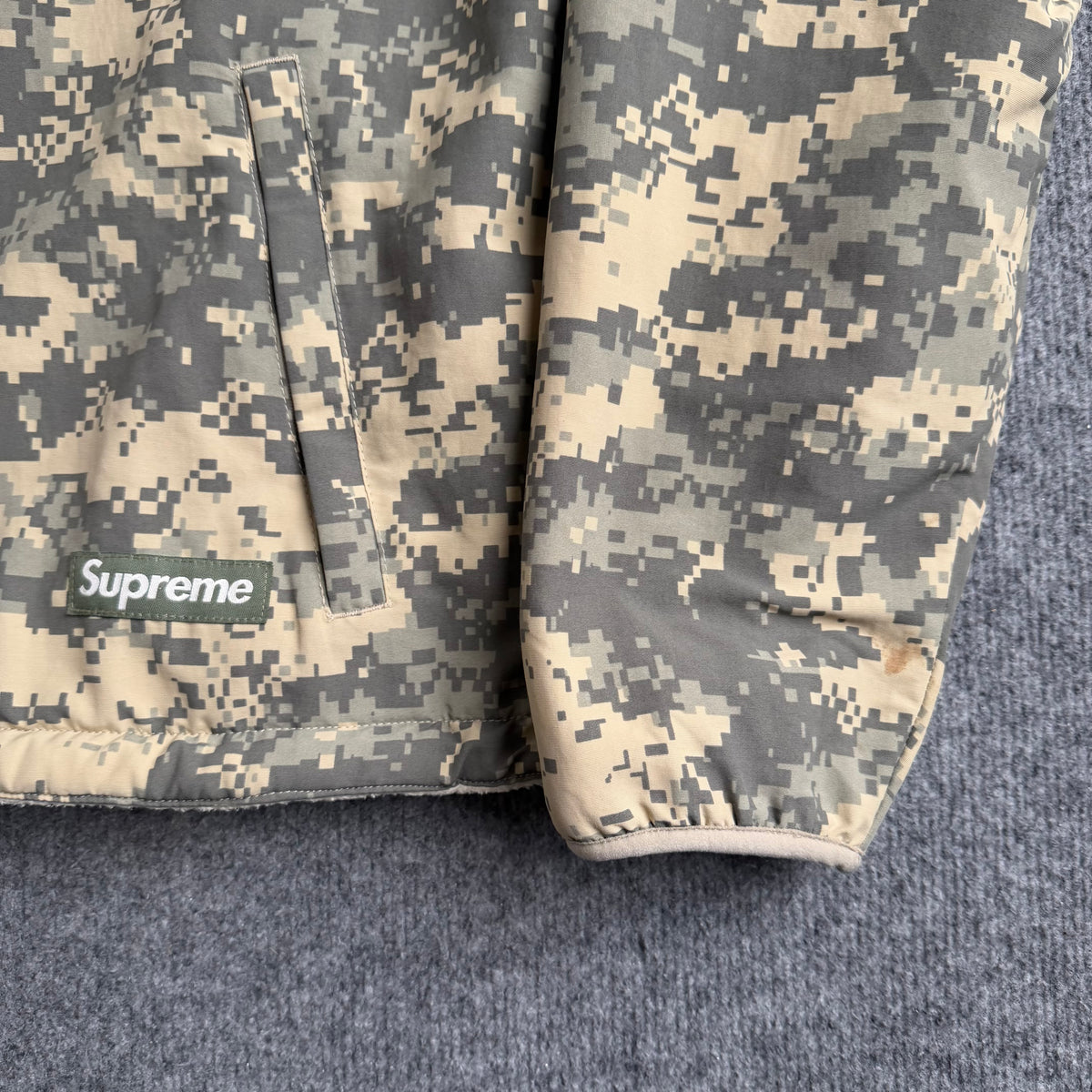Supreme reversible jakke (Str. M)