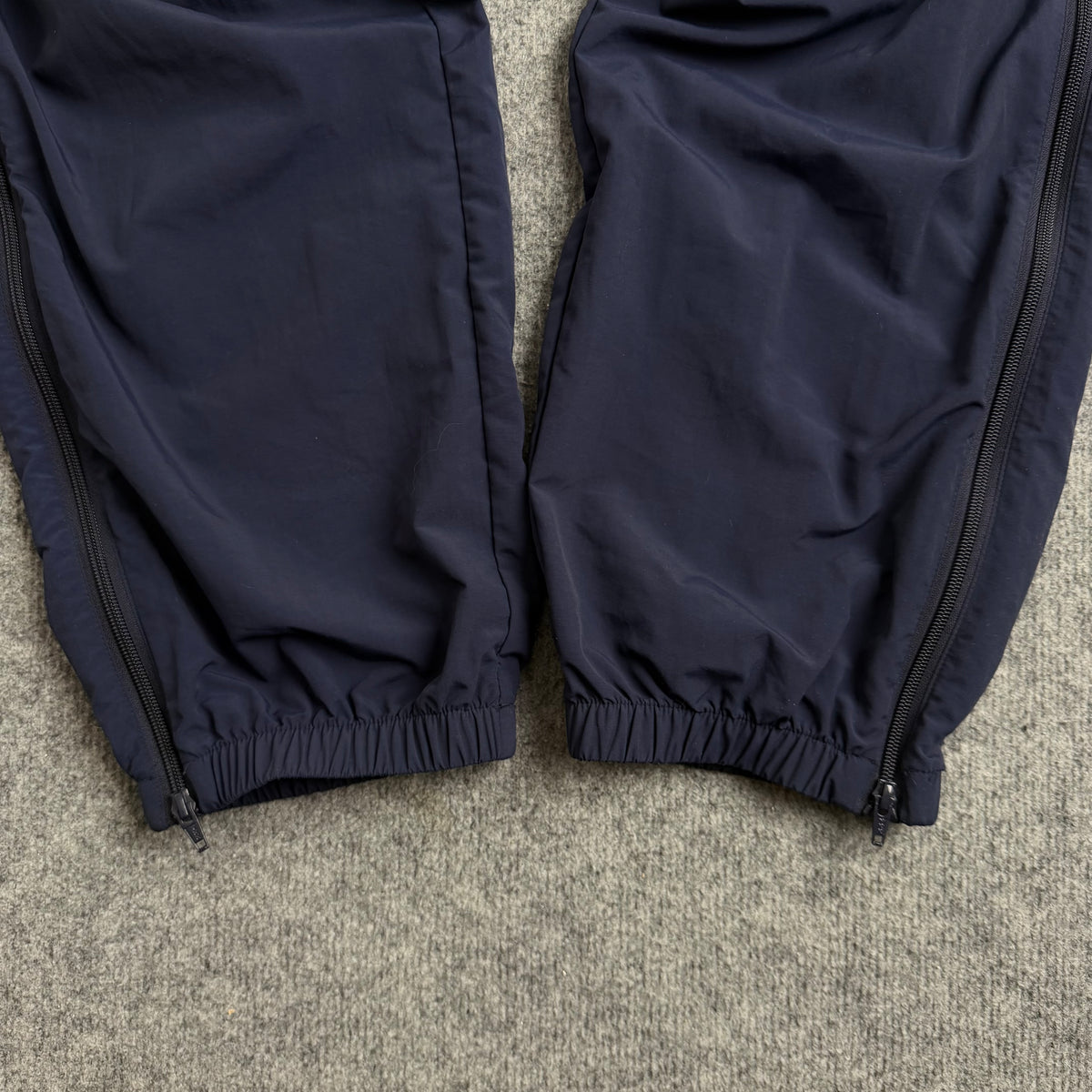 Supreme track pants (Str. S)