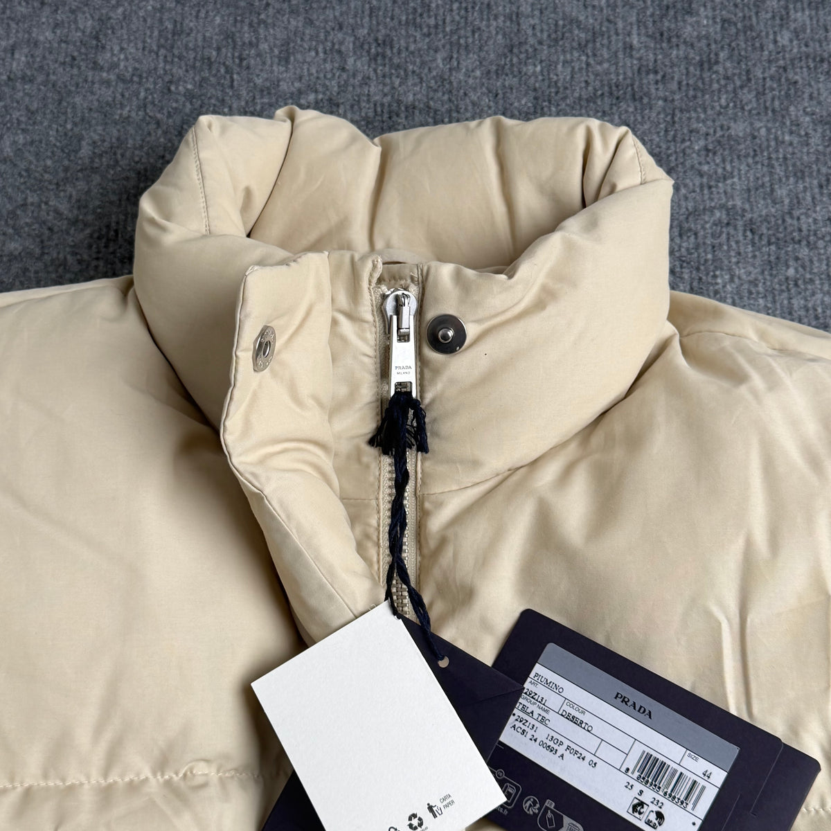 Prada jakke (Str. 44)
