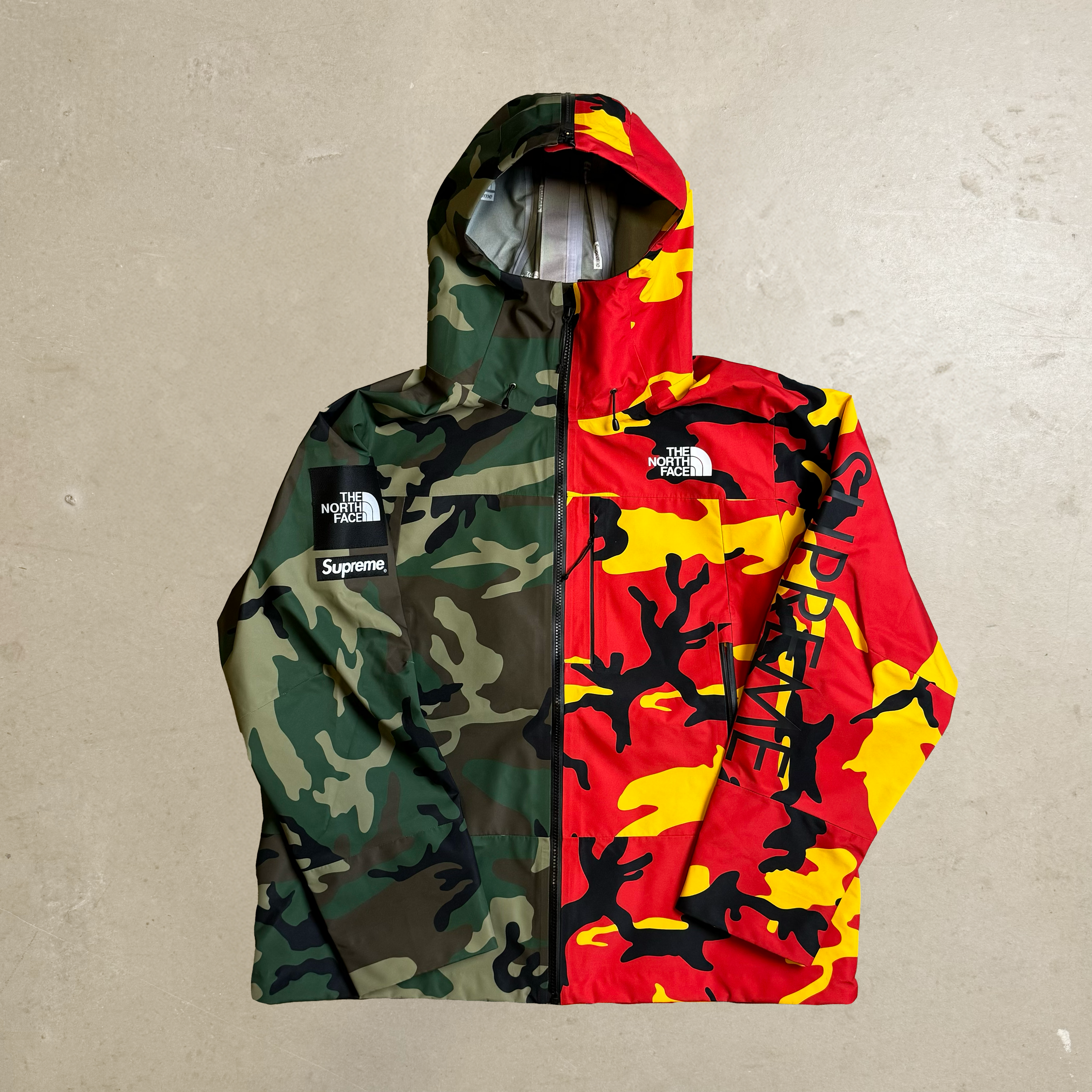 Supreme x The North Face Jakke L) - Main Image